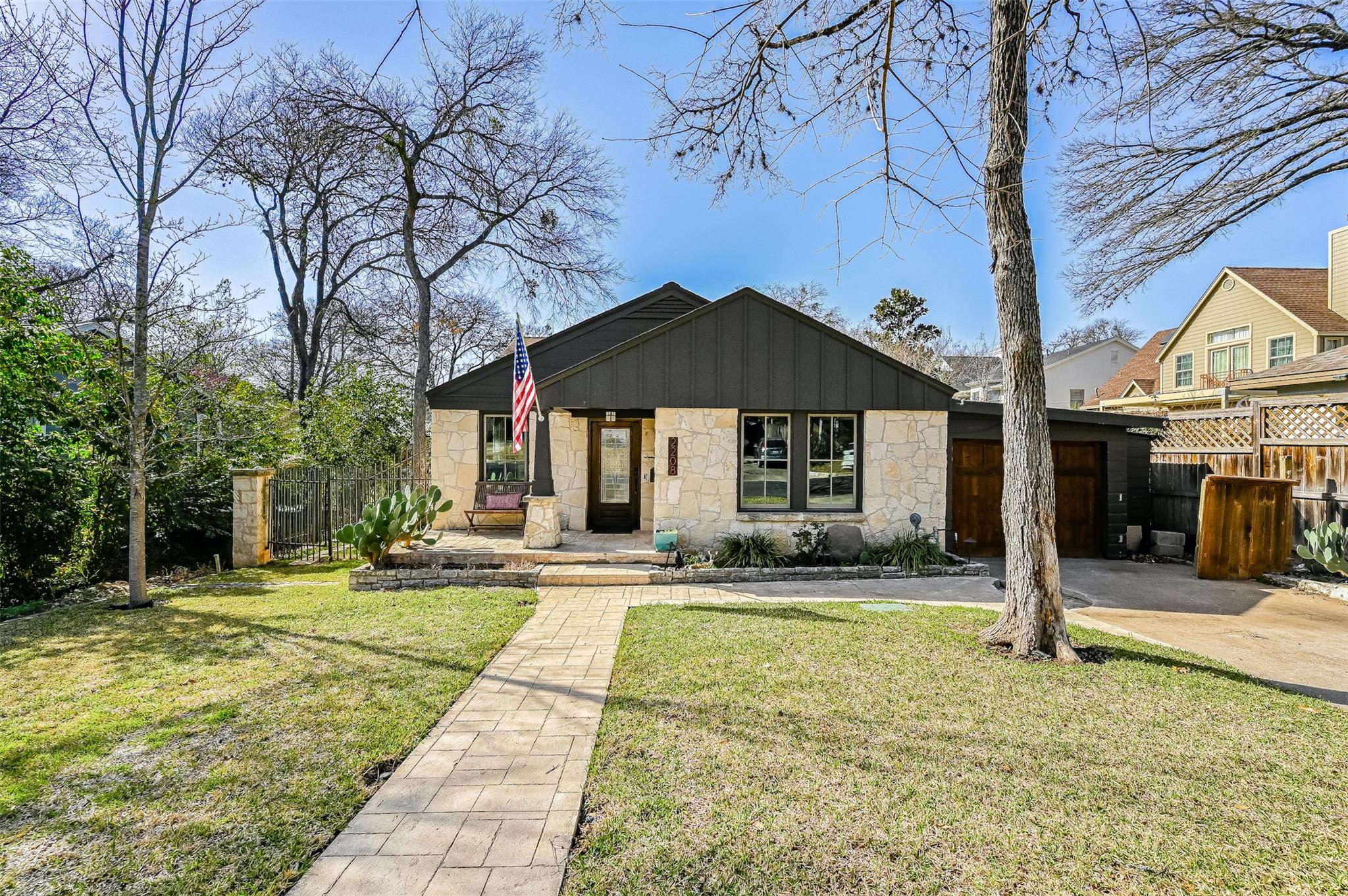 2208 Mountain View RD