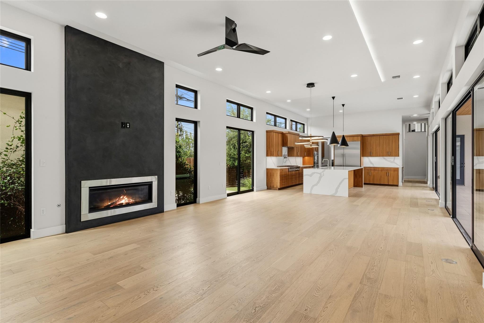 2116 Kenwood Ave