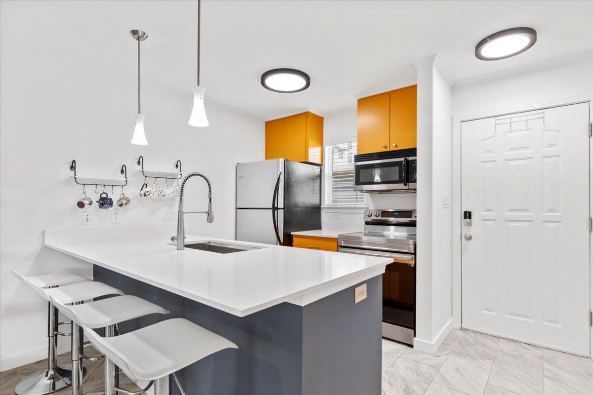 1422 Collier ST # 103