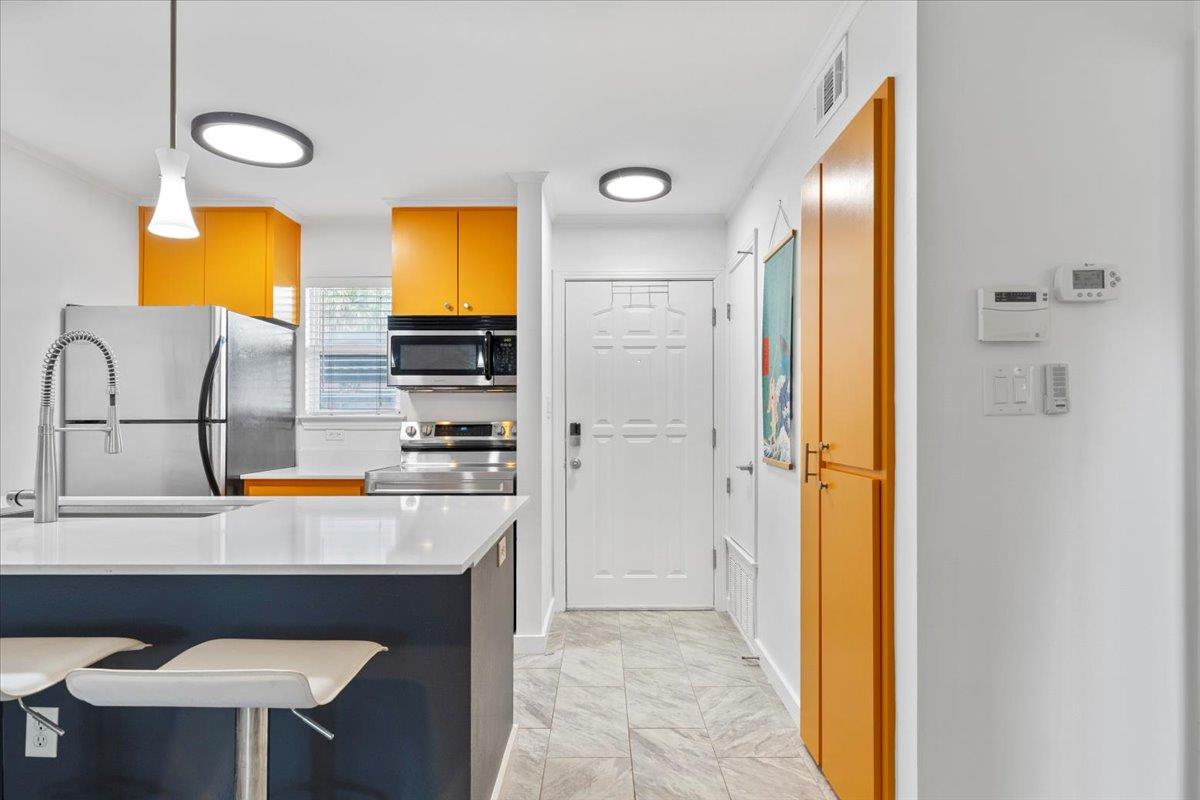 1422 Collier ST # 103