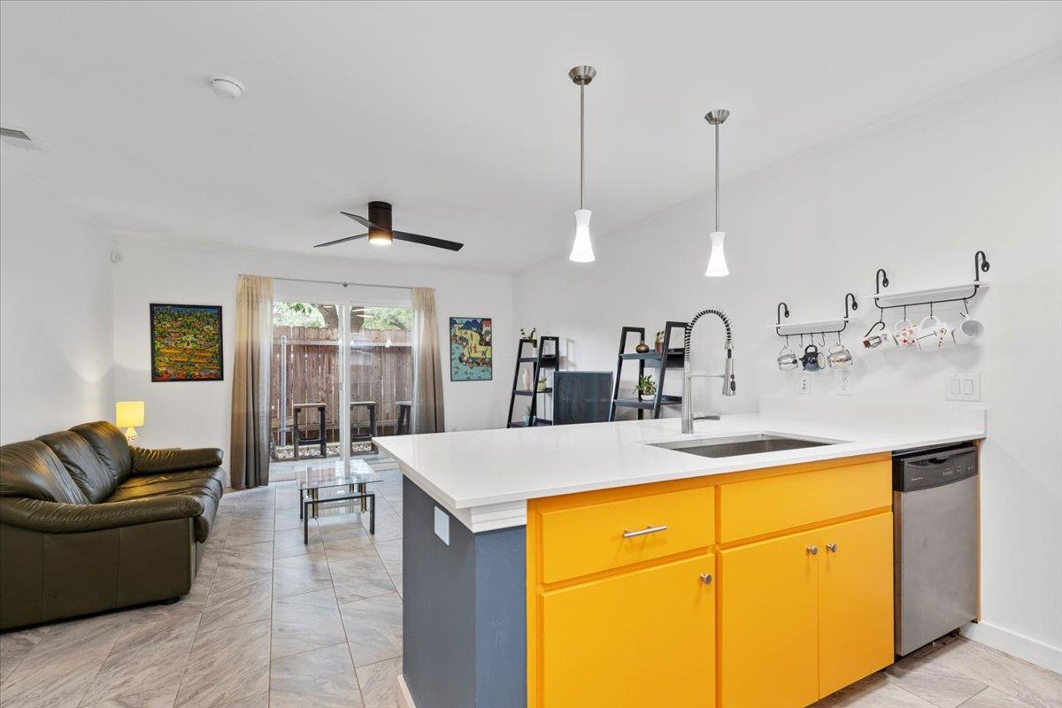 1422 Collier ST # 103