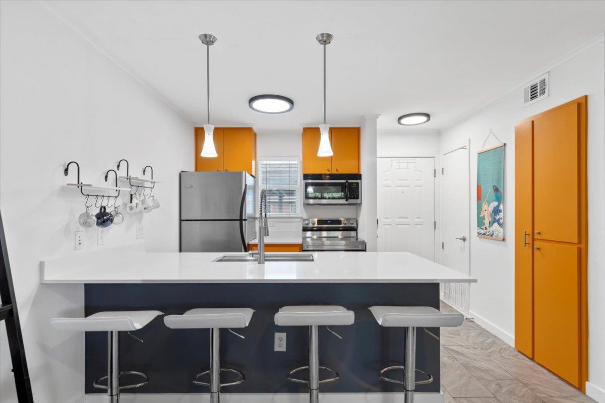 1422 Collier ST # 103