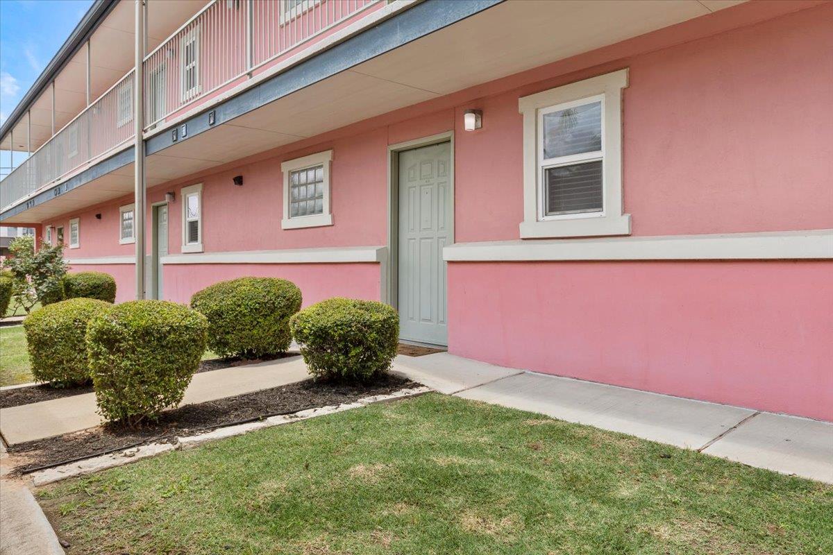 1422 Collier ST # 103