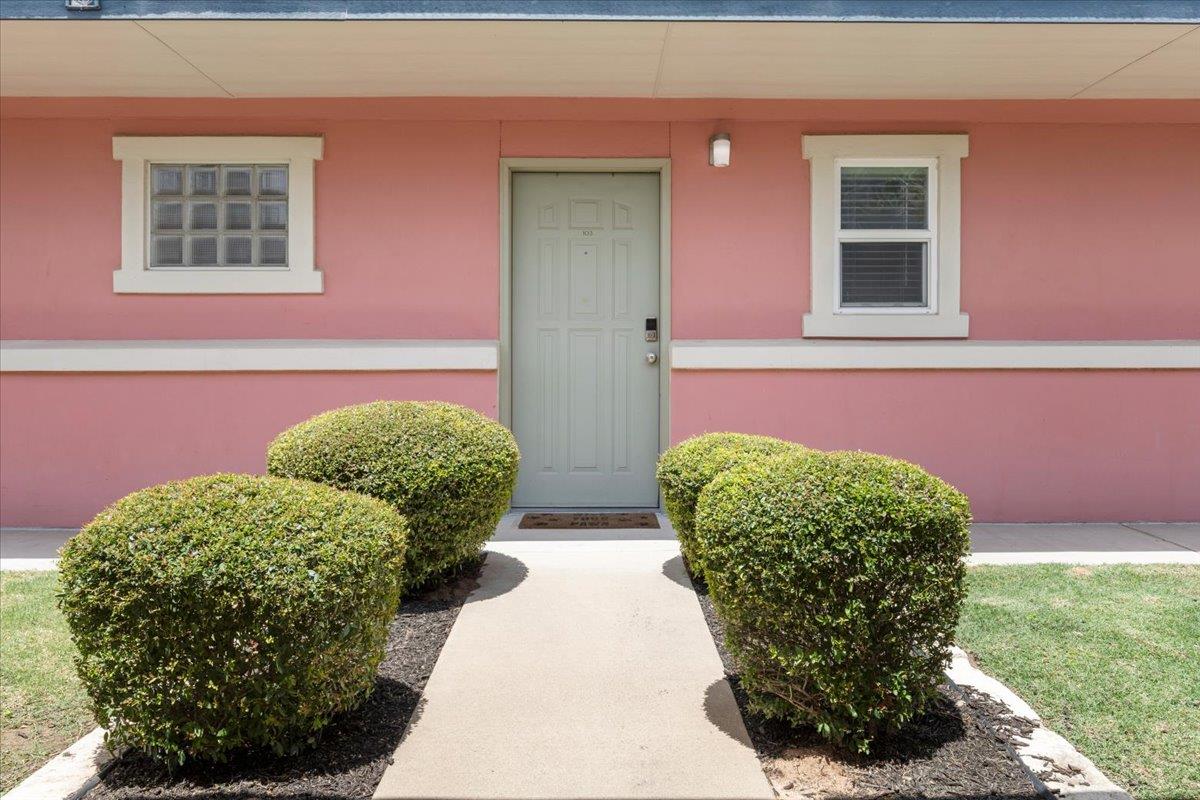 1422 Collier ST # 103