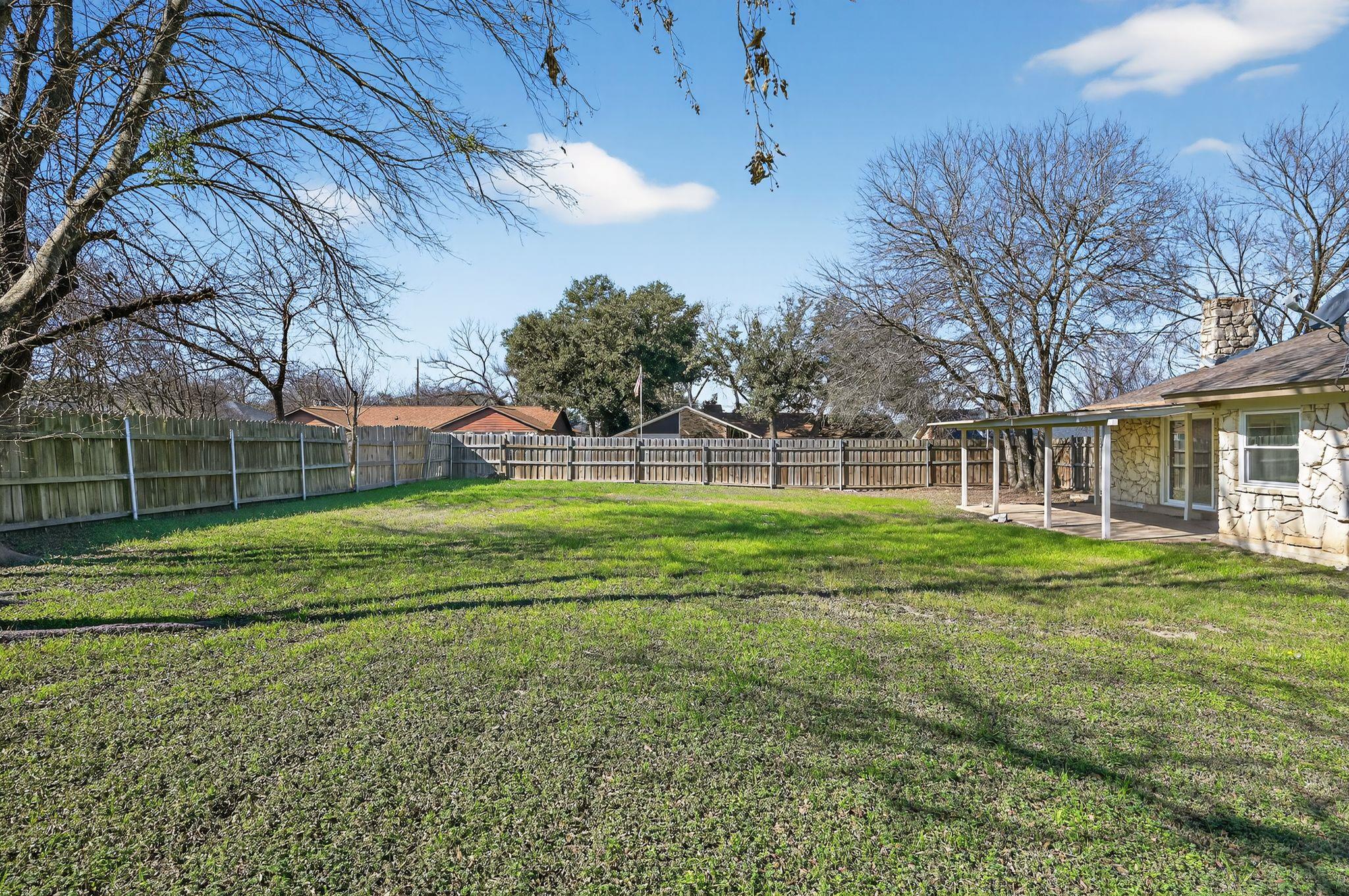 220 W Mockingbird LN