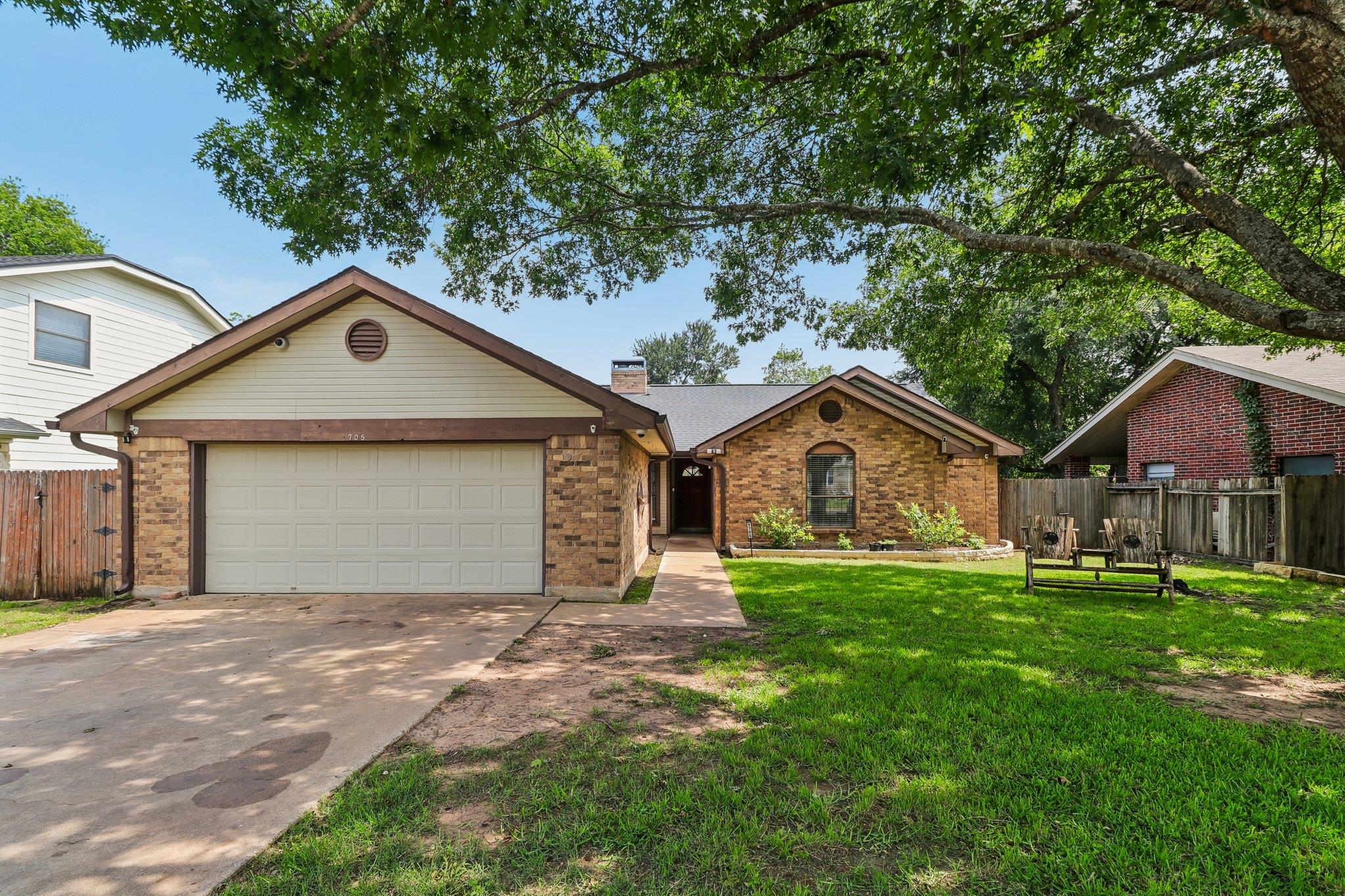 1705 Creek Bend CIR