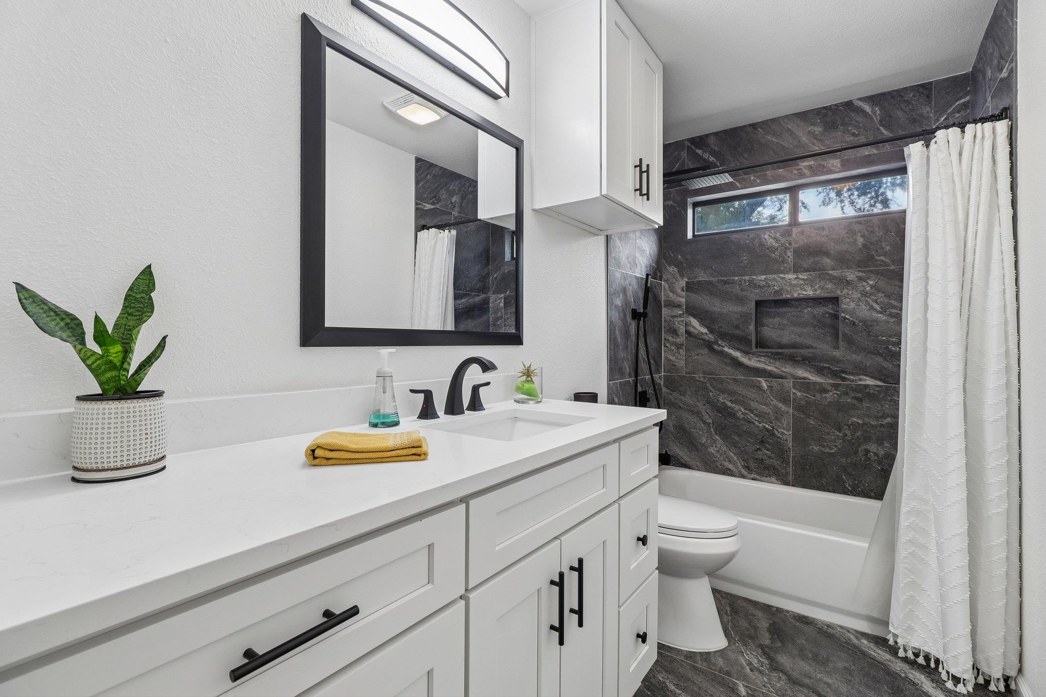 1705 Creek Bend CIR