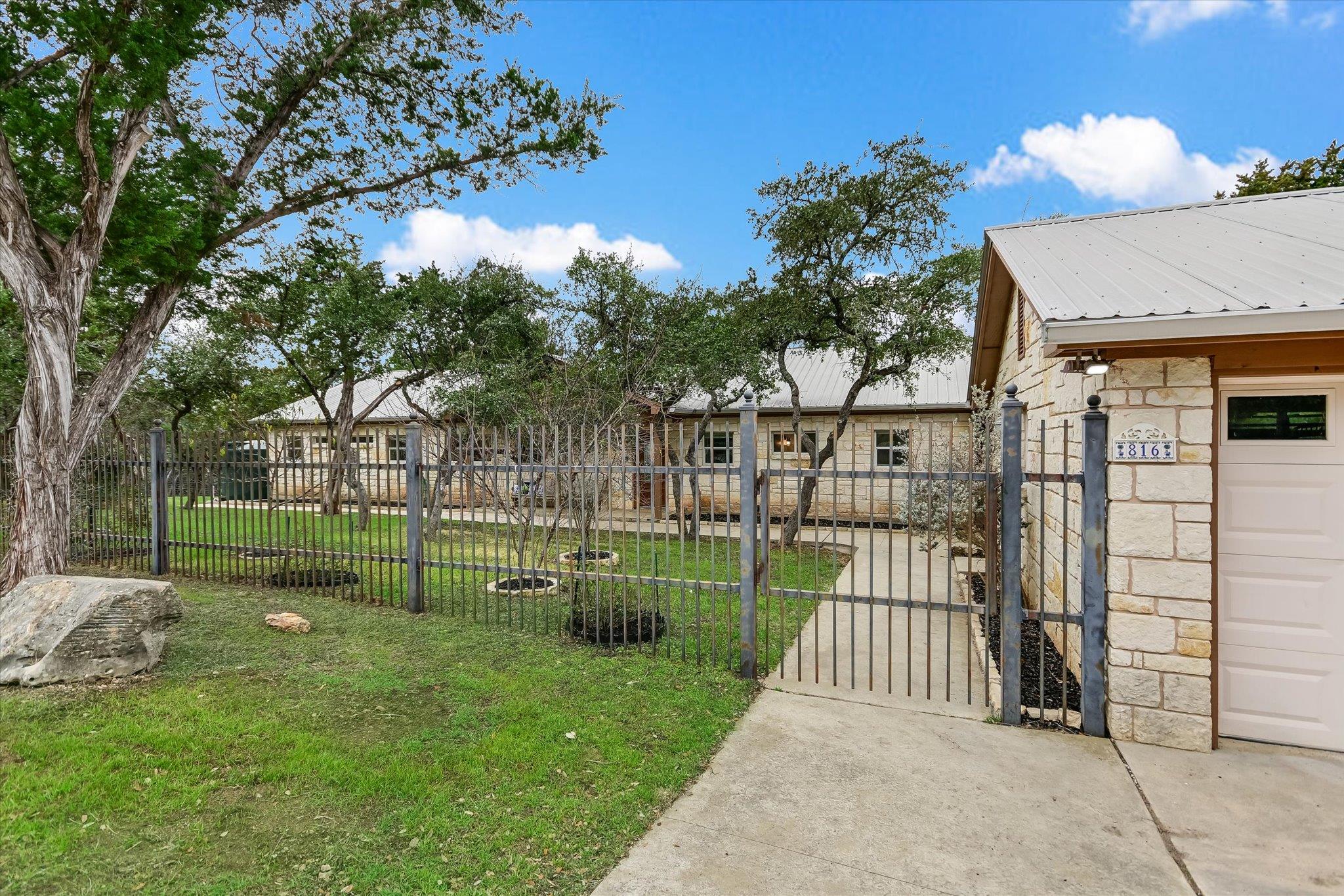 816 BUTTERCUP LN