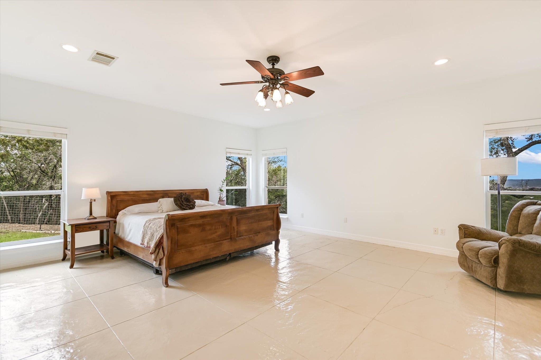 816 BUTTERCUP LN