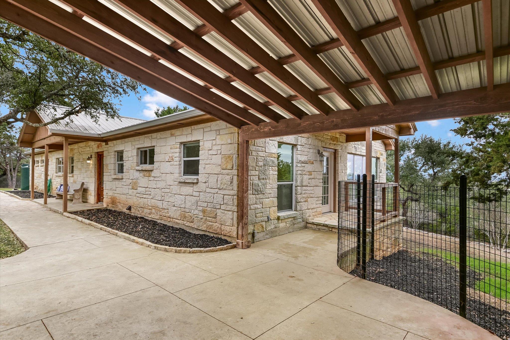 816 BUTTERCUP LN