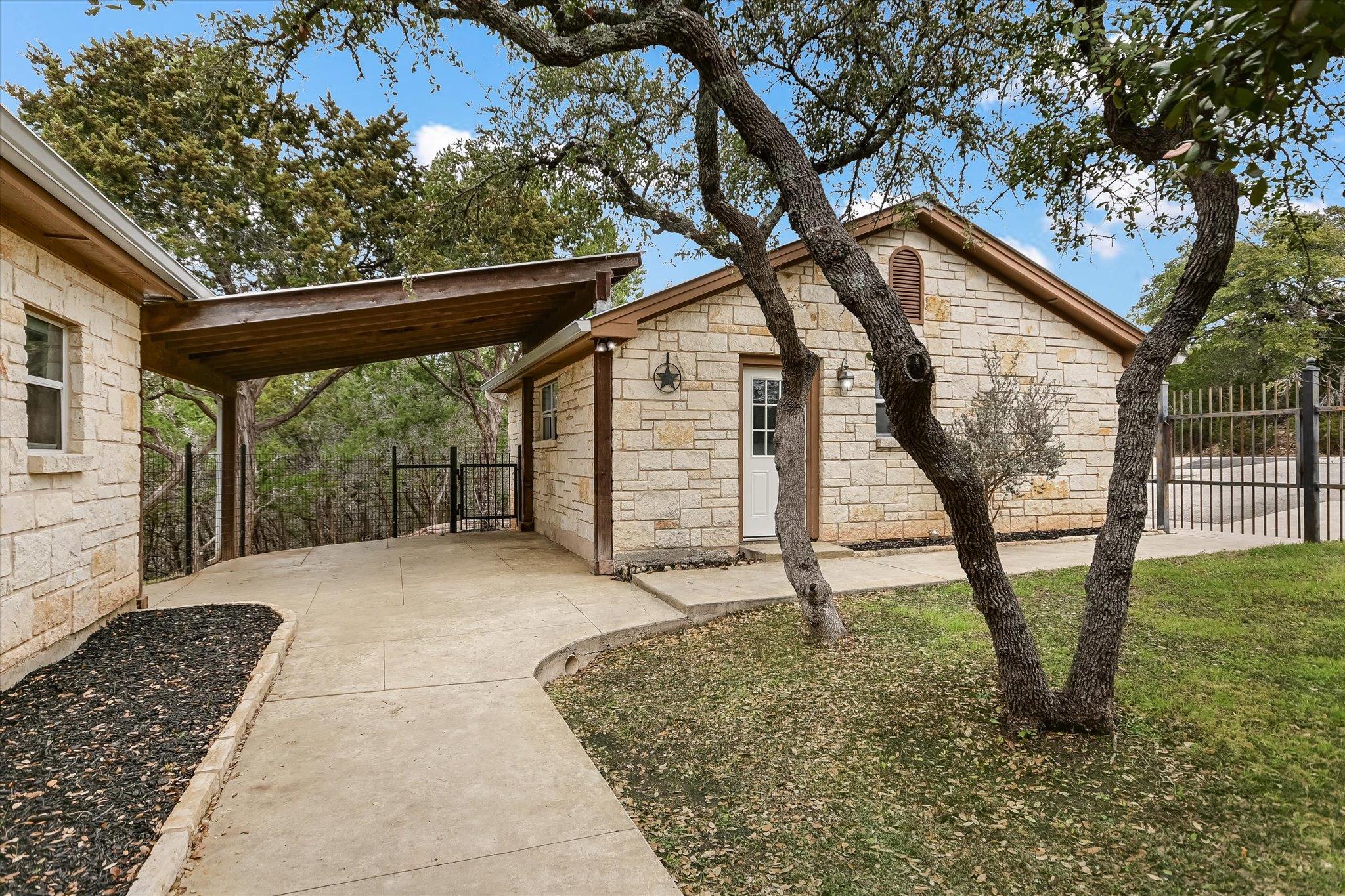 816 BUTTERCUP LN