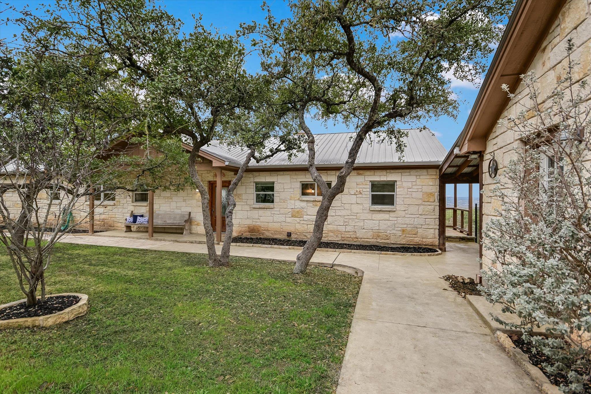 816 BUTTERCUP LN