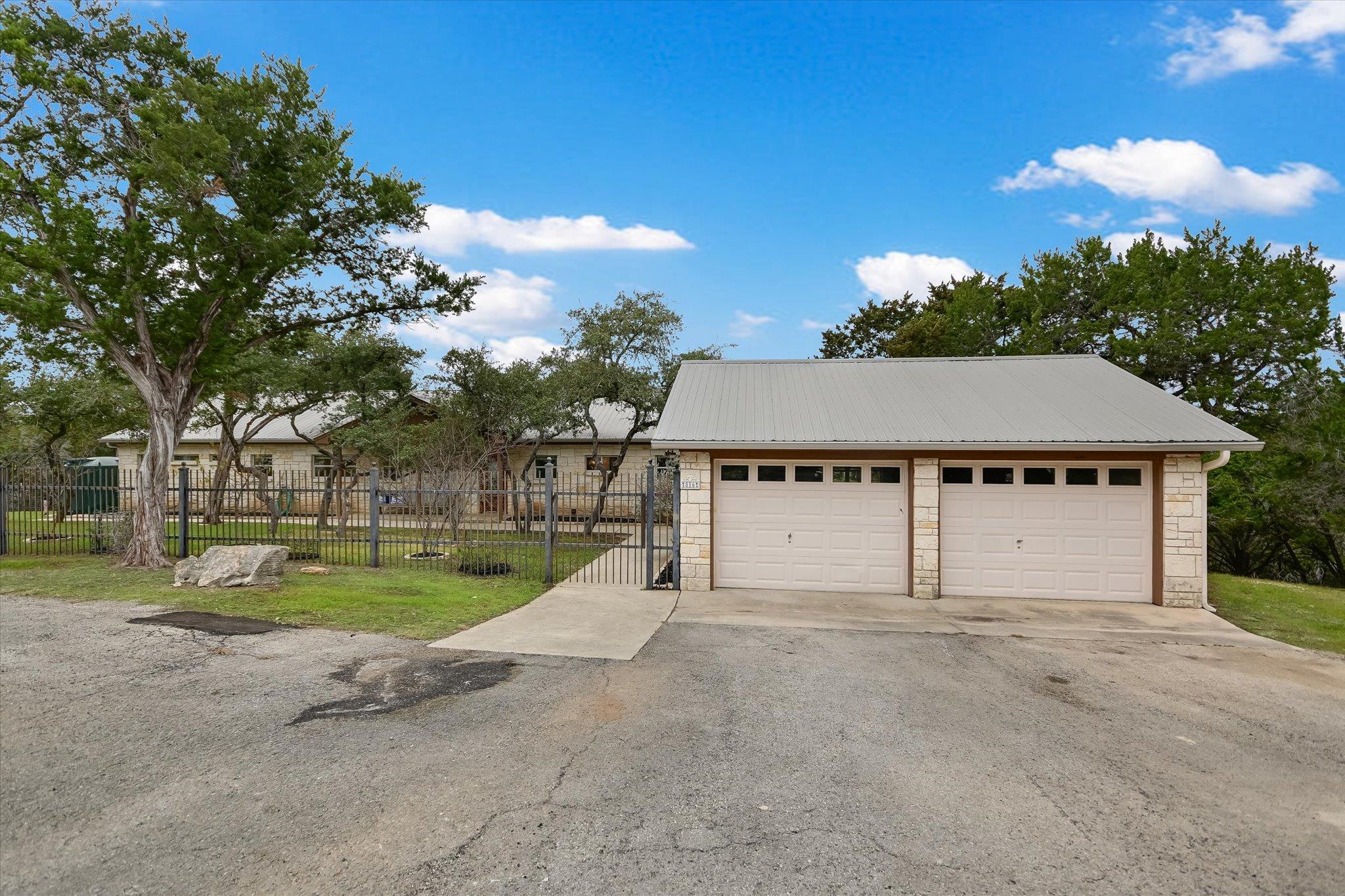 816 BUTTERCUP LN