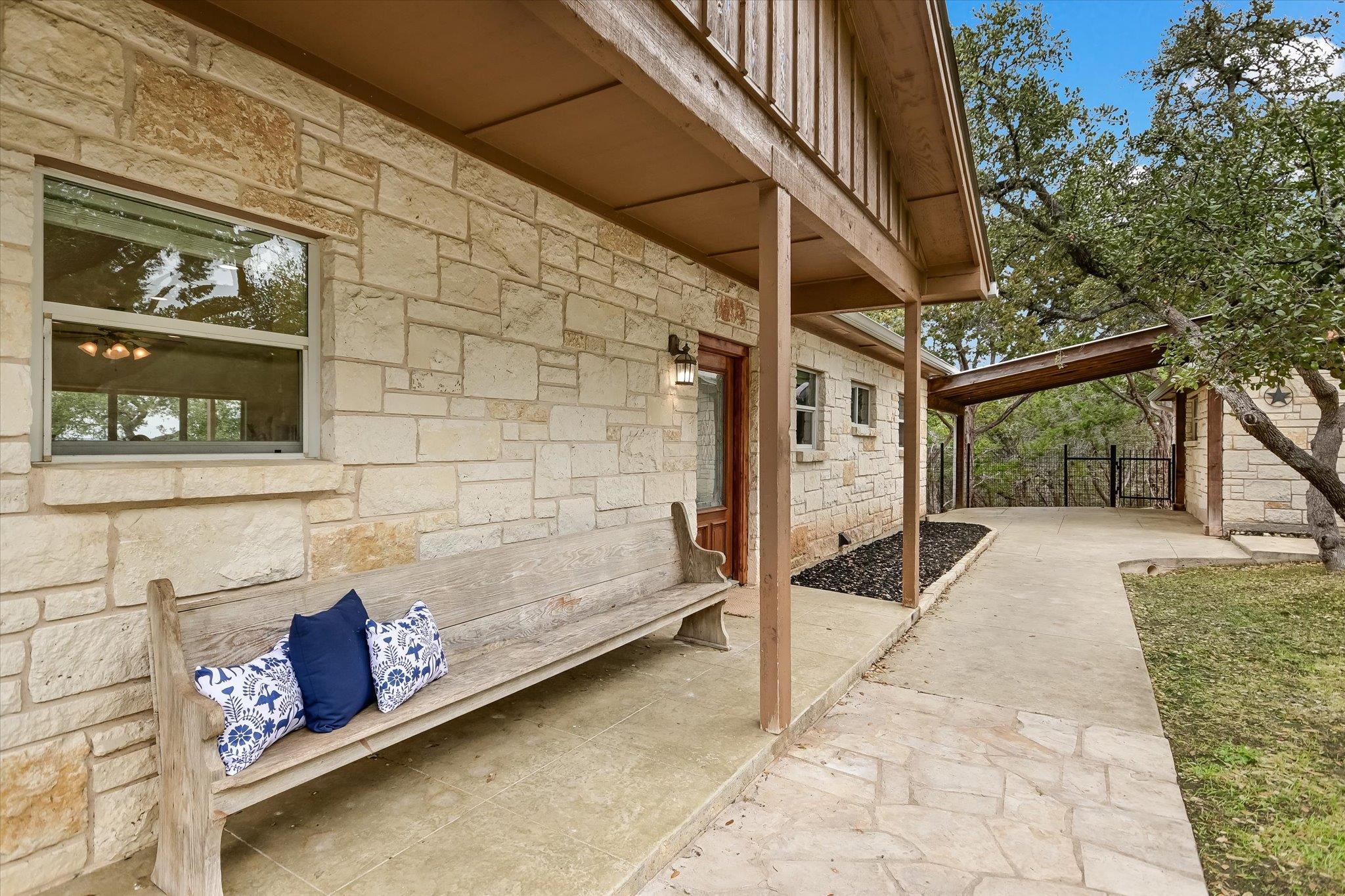 816 BUTTERCUP LN