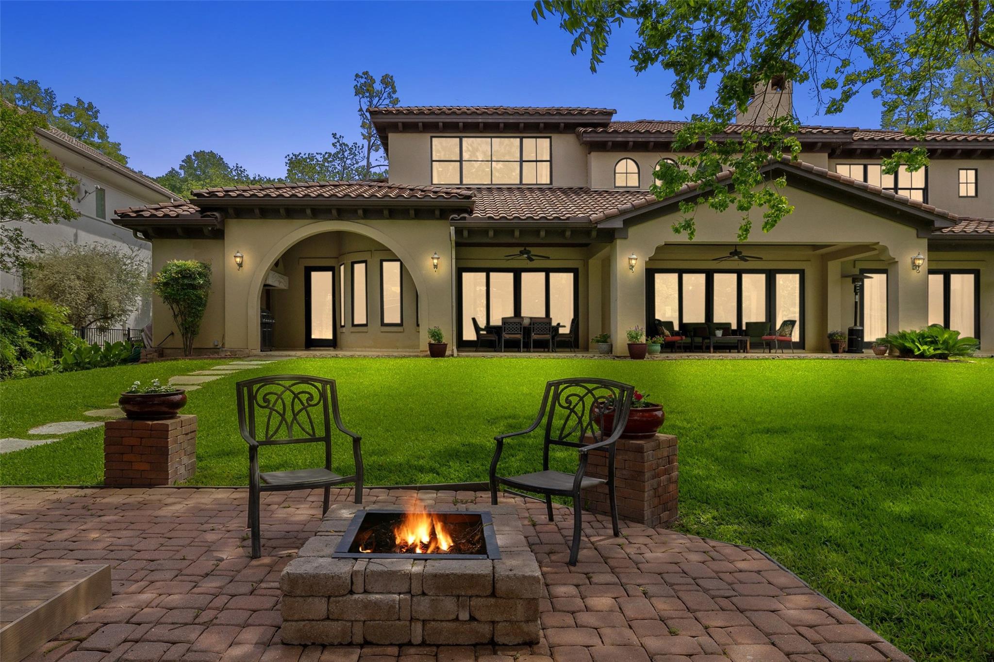 3104 Rivercrest DR