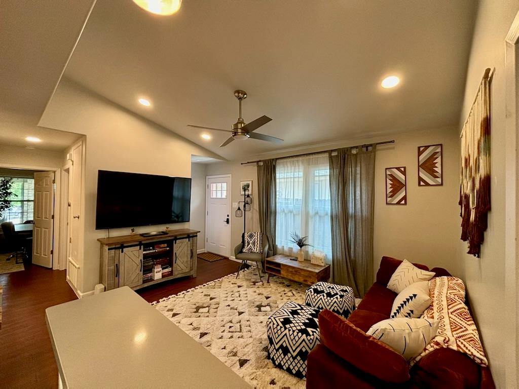 2412 Thornton RD # B