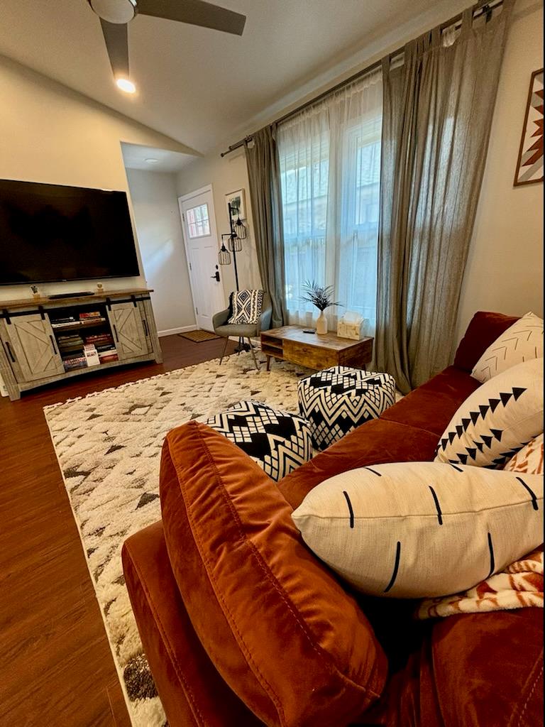 2412 Thornton RD # B