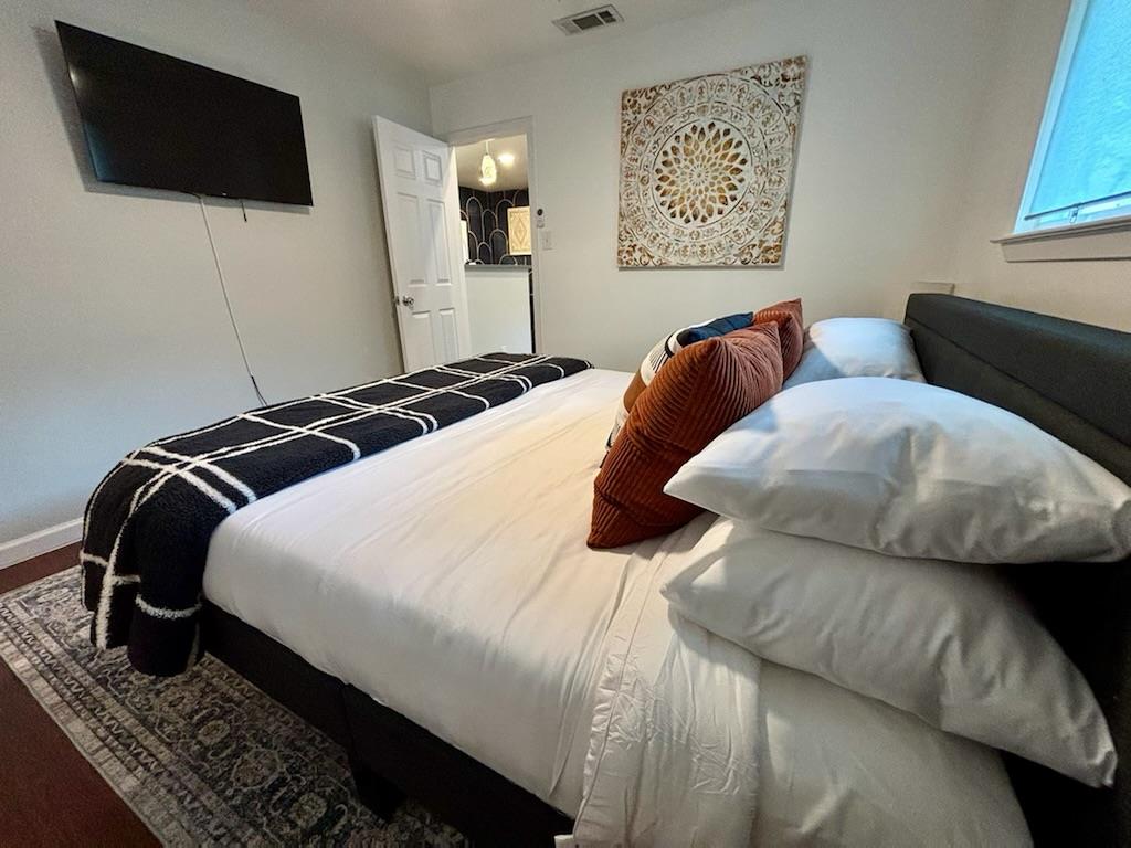 2412 Thornton RD # B