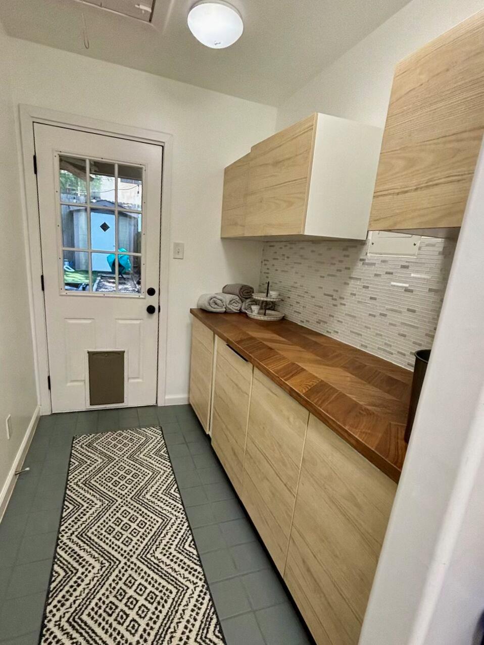 2412 Thornton RD # B