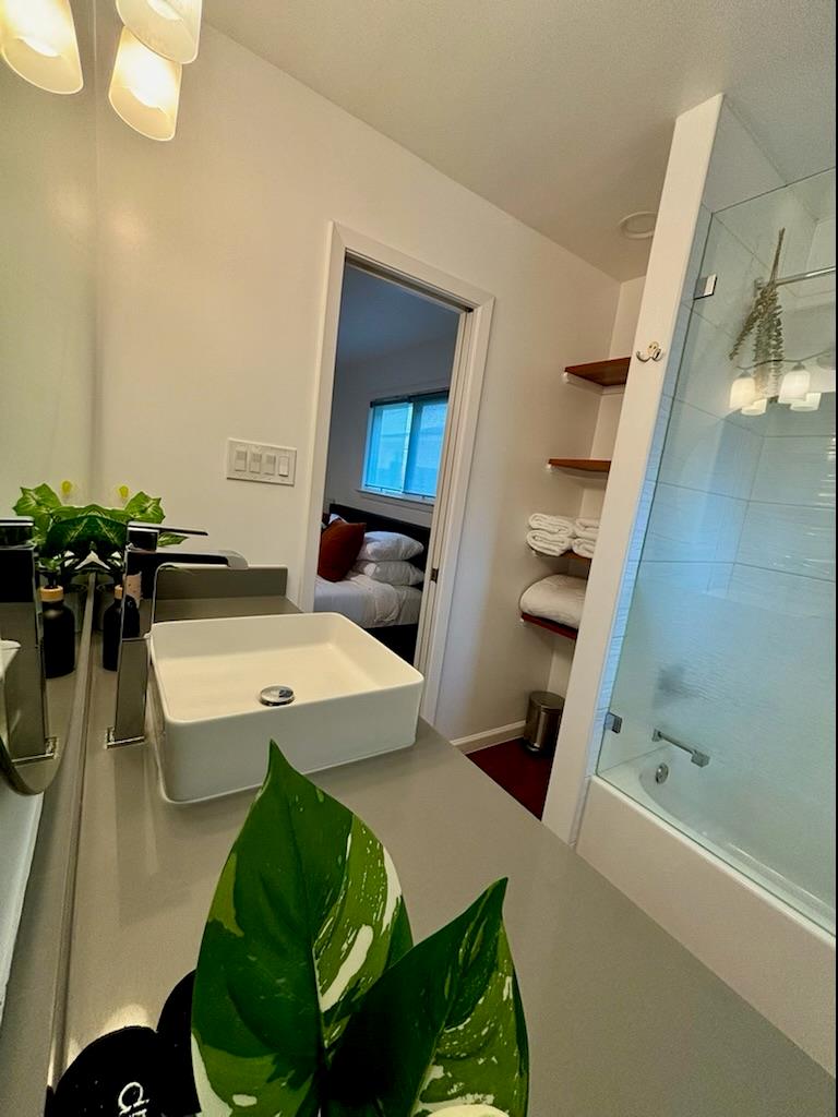 2412 Thornton RD # B