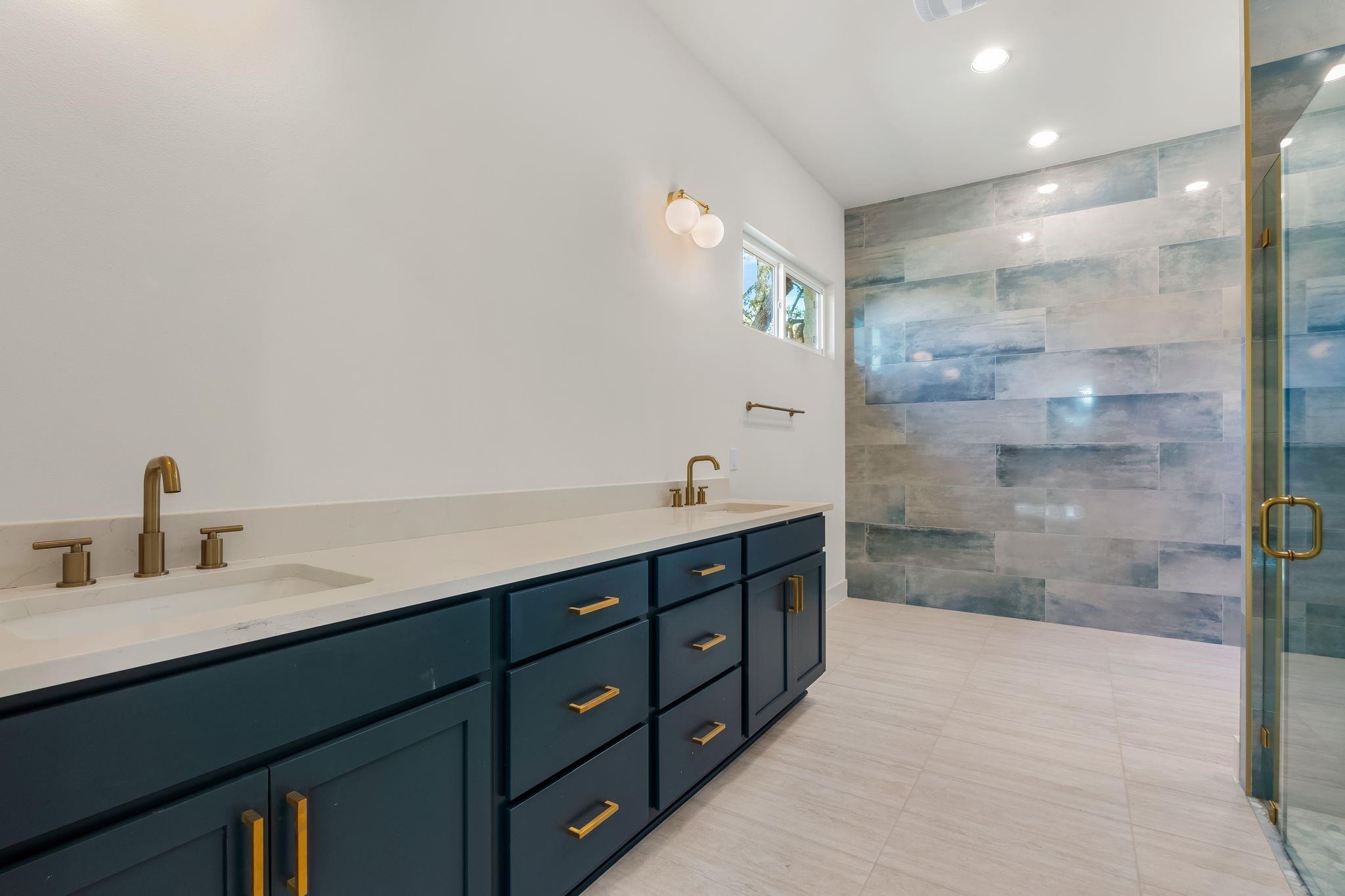 300 Bedford DR