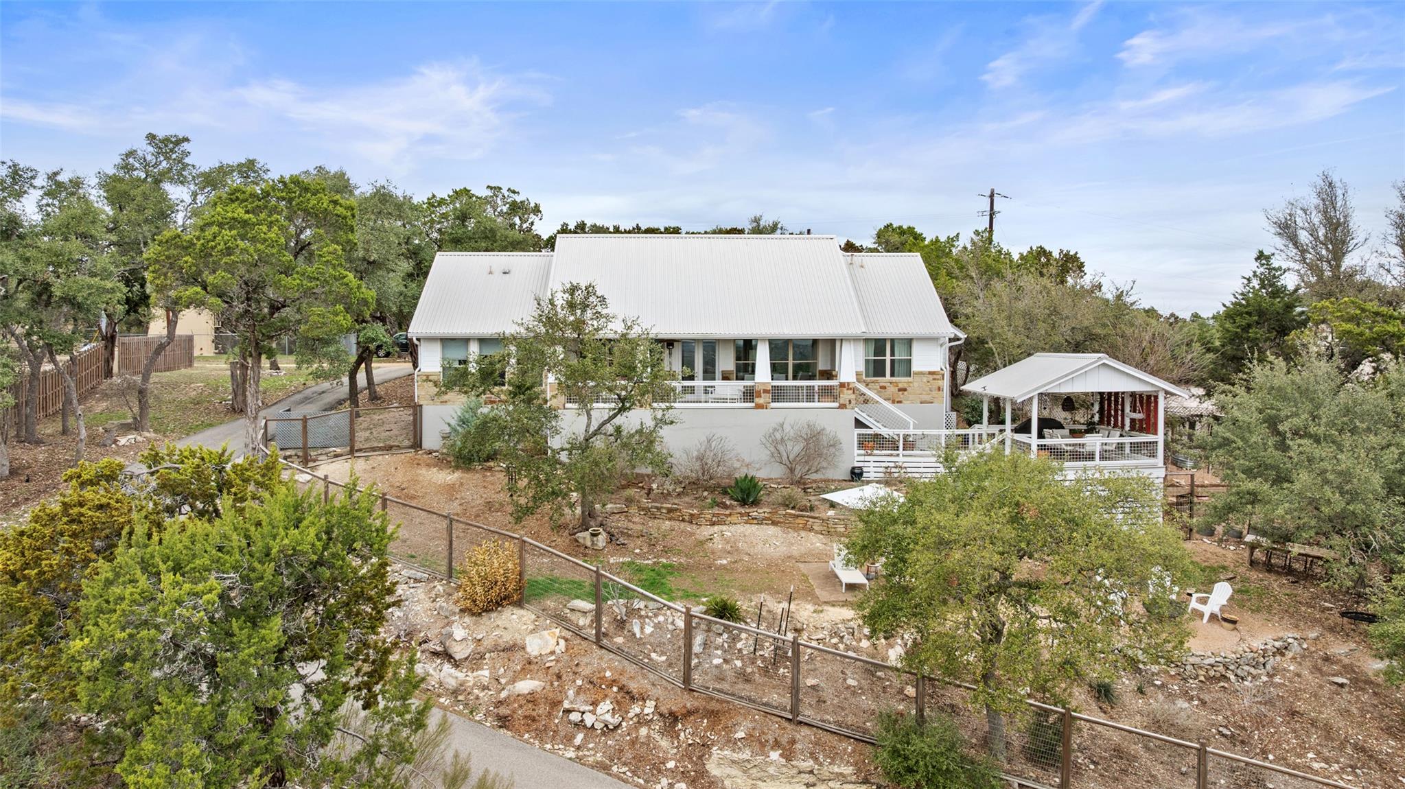 114 Crest View DR