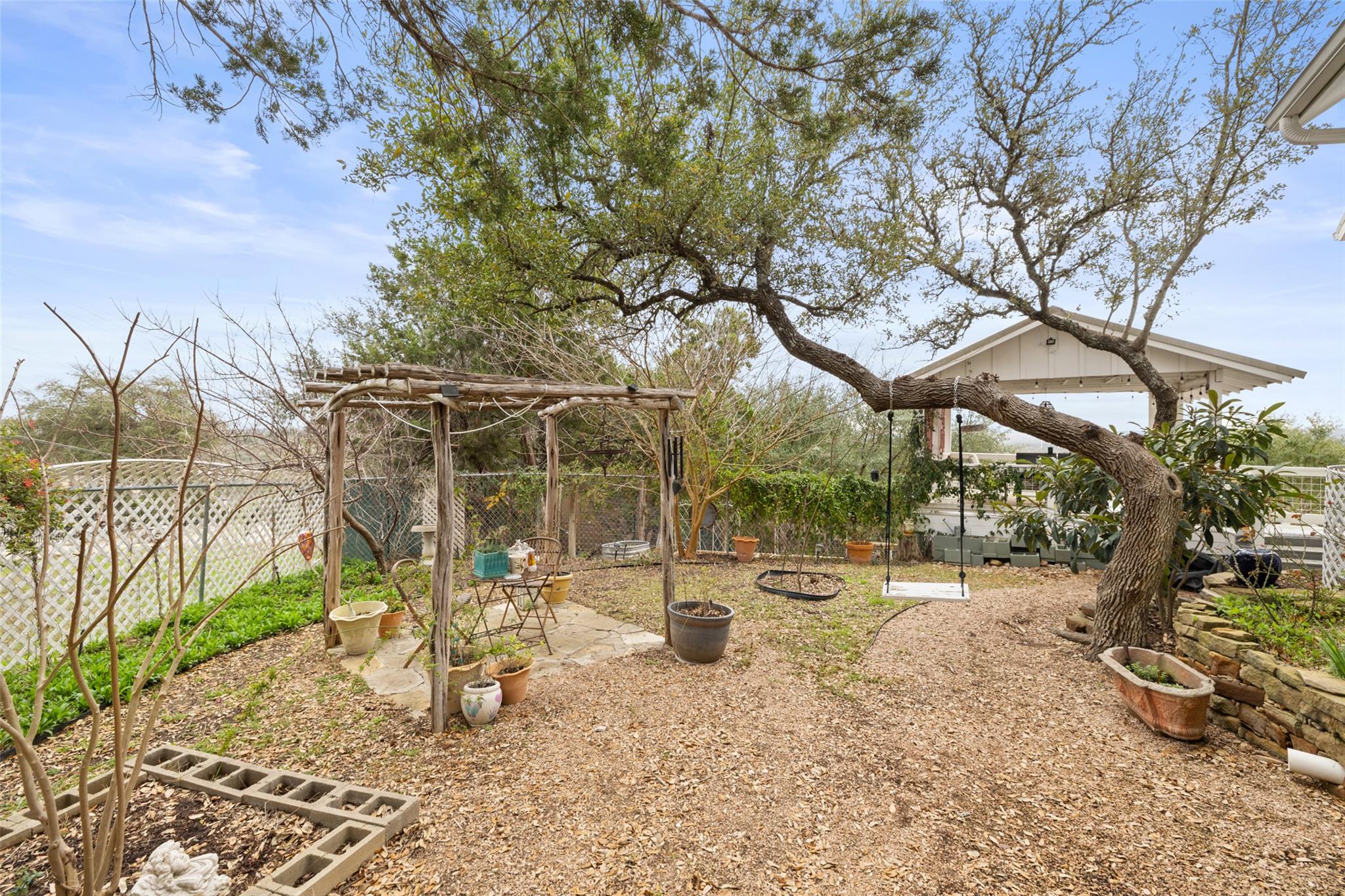 114 Crest View DR
