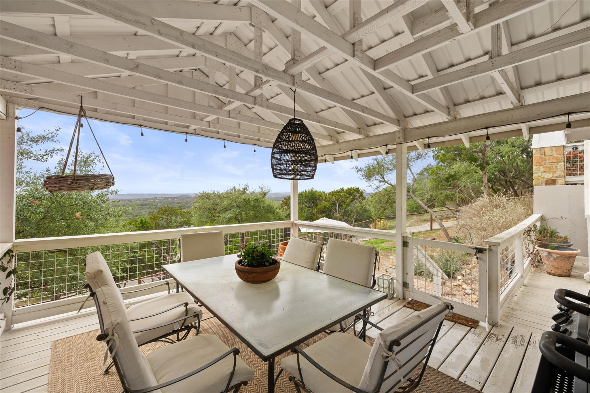 114 Crest View DR