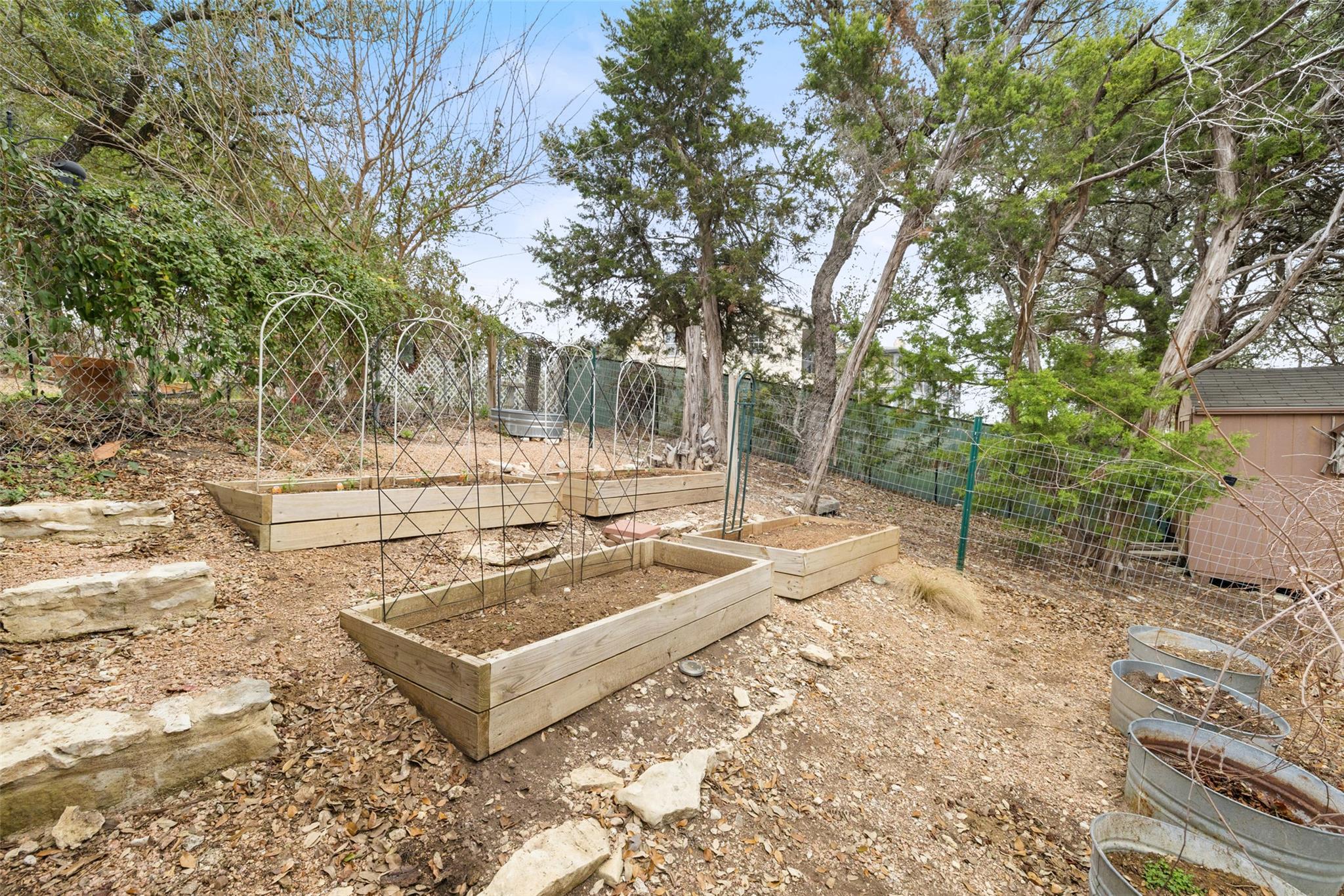 114 Crest View DR