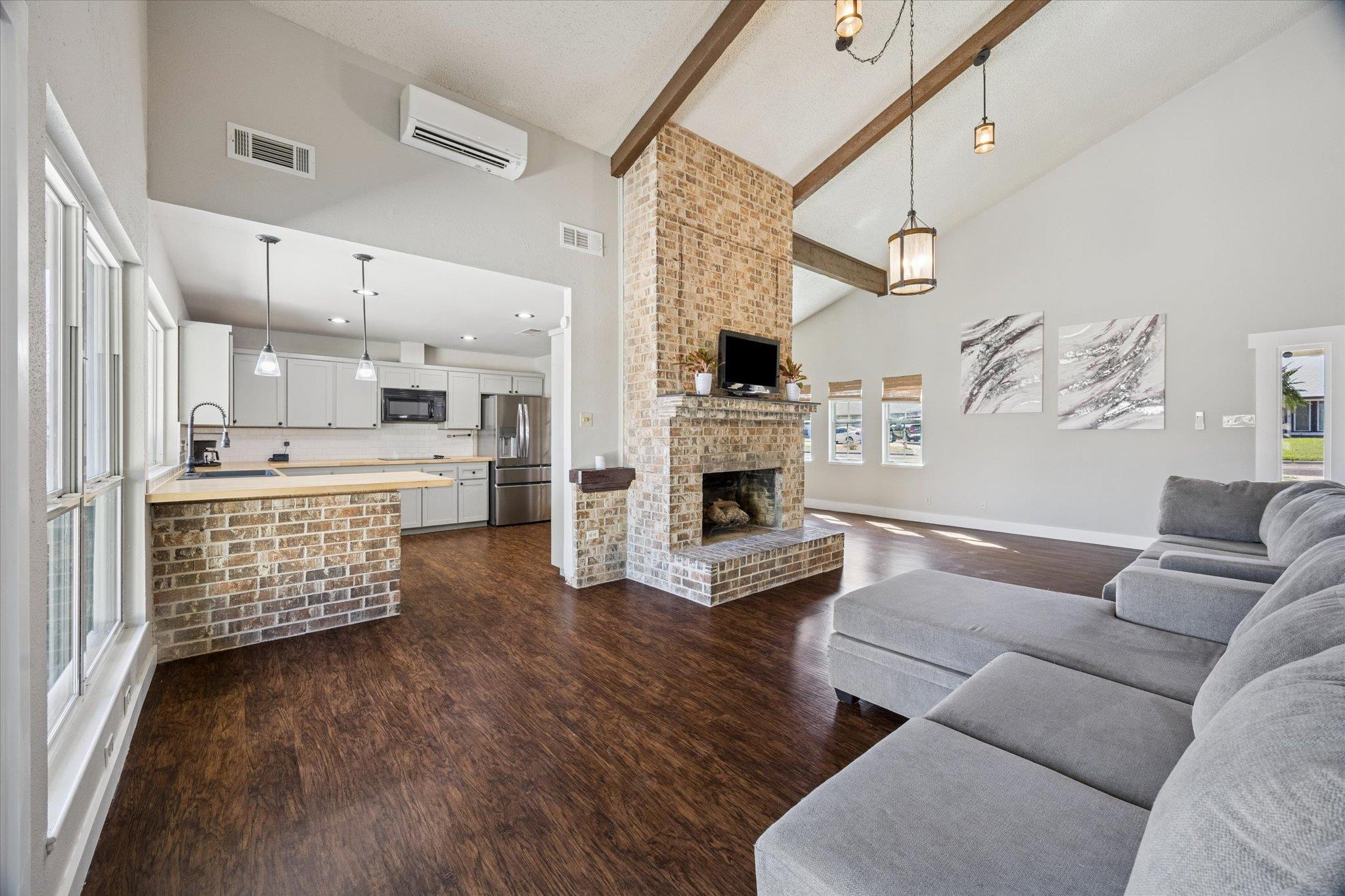 217 W Mockingbird LN