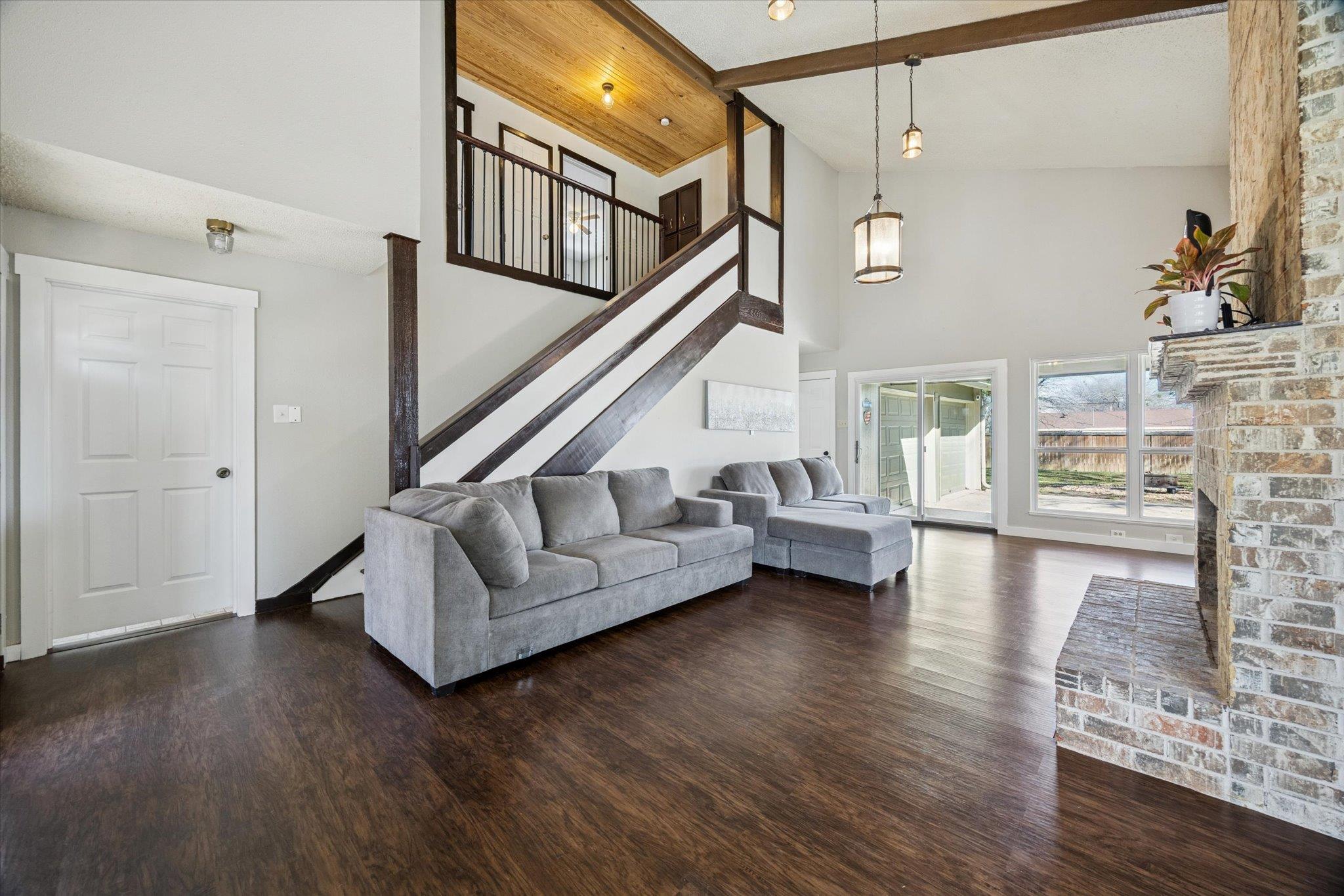 217 W Mockingbird LN