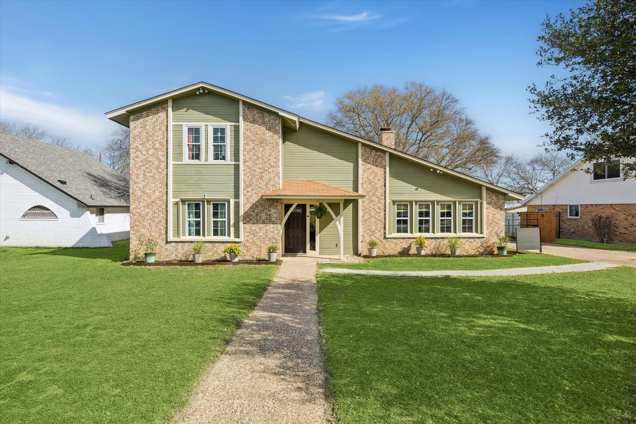 217 W Mockingbird LN