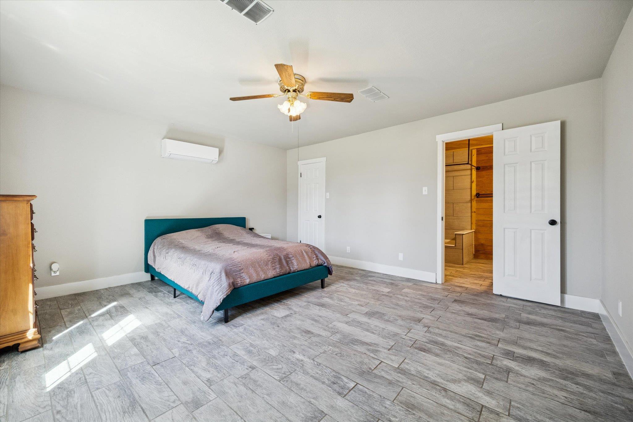 217 W Mockingbird LN
