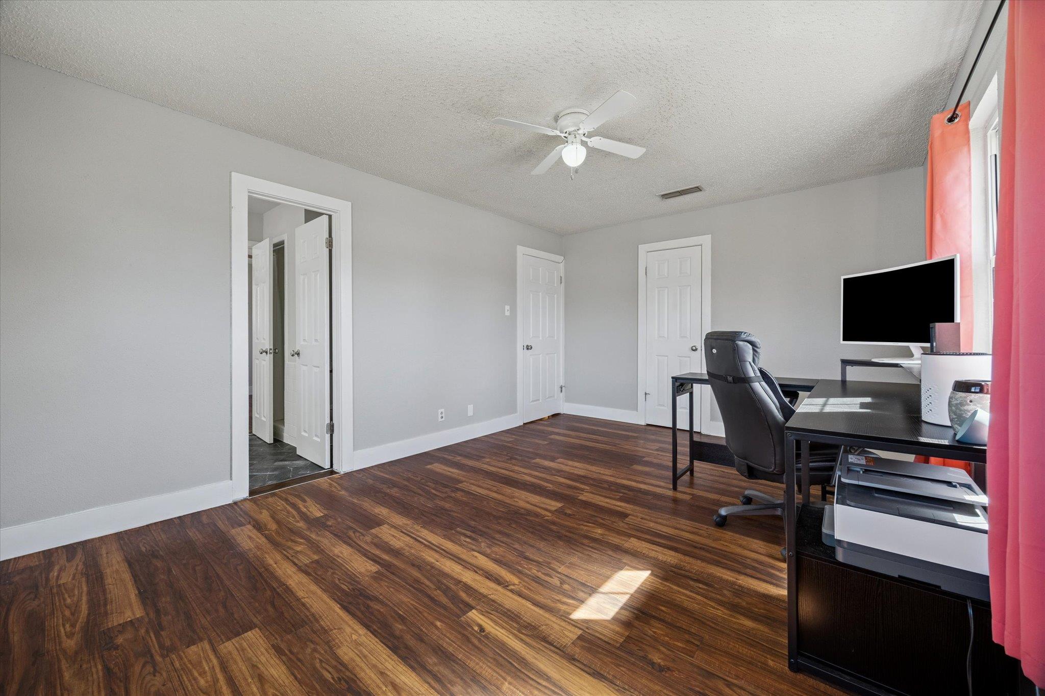 217 W Mockingbird LN