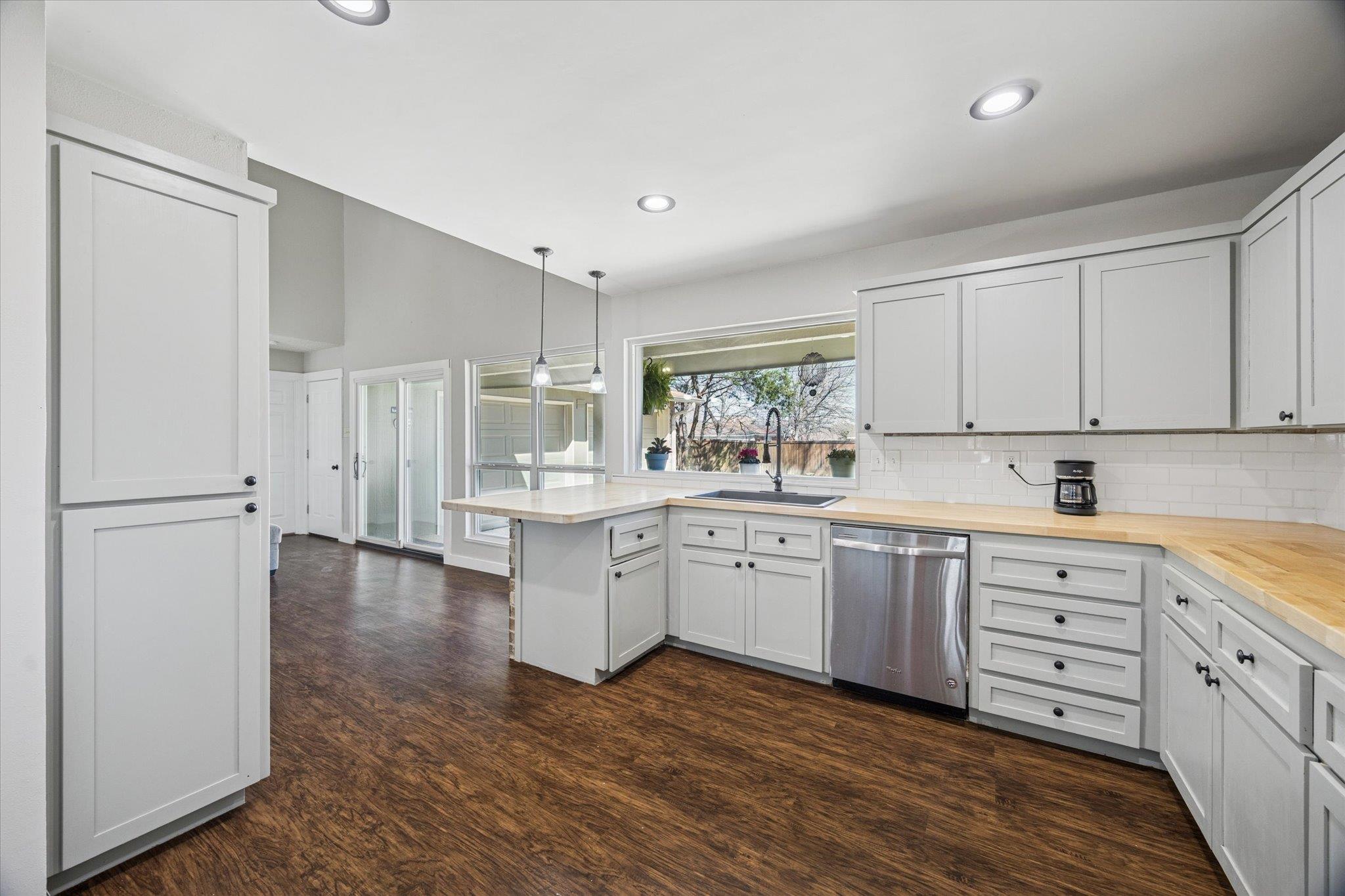 217 W Mockingbird LN