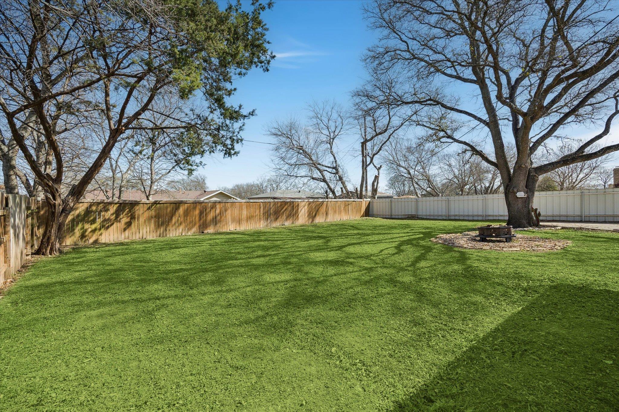 217 W Mockingbird LN