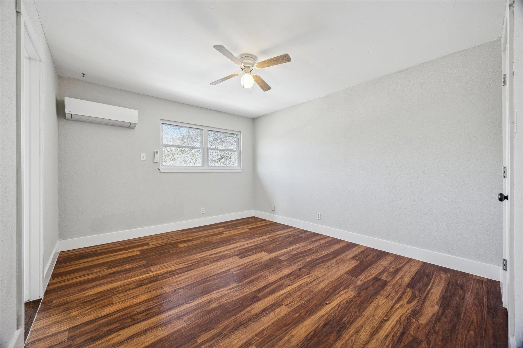 217 W Mockingbird LN