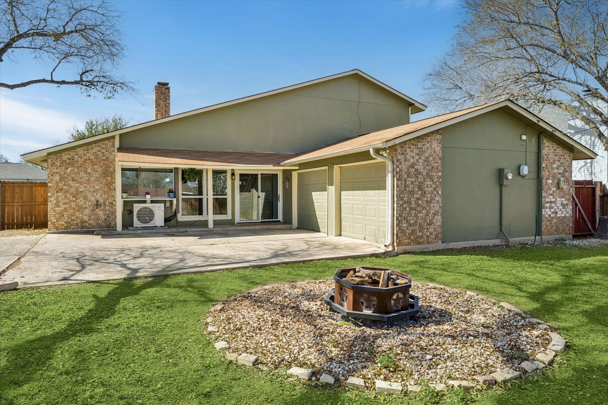 217 W Mockingbird LN