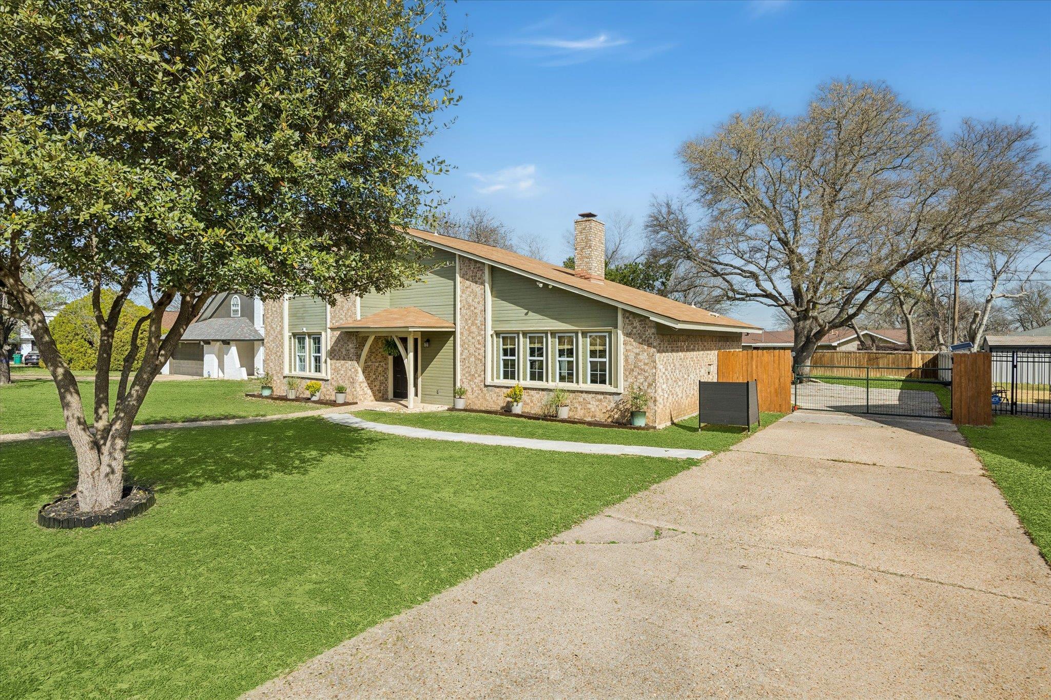 217 W Mockingbird LN