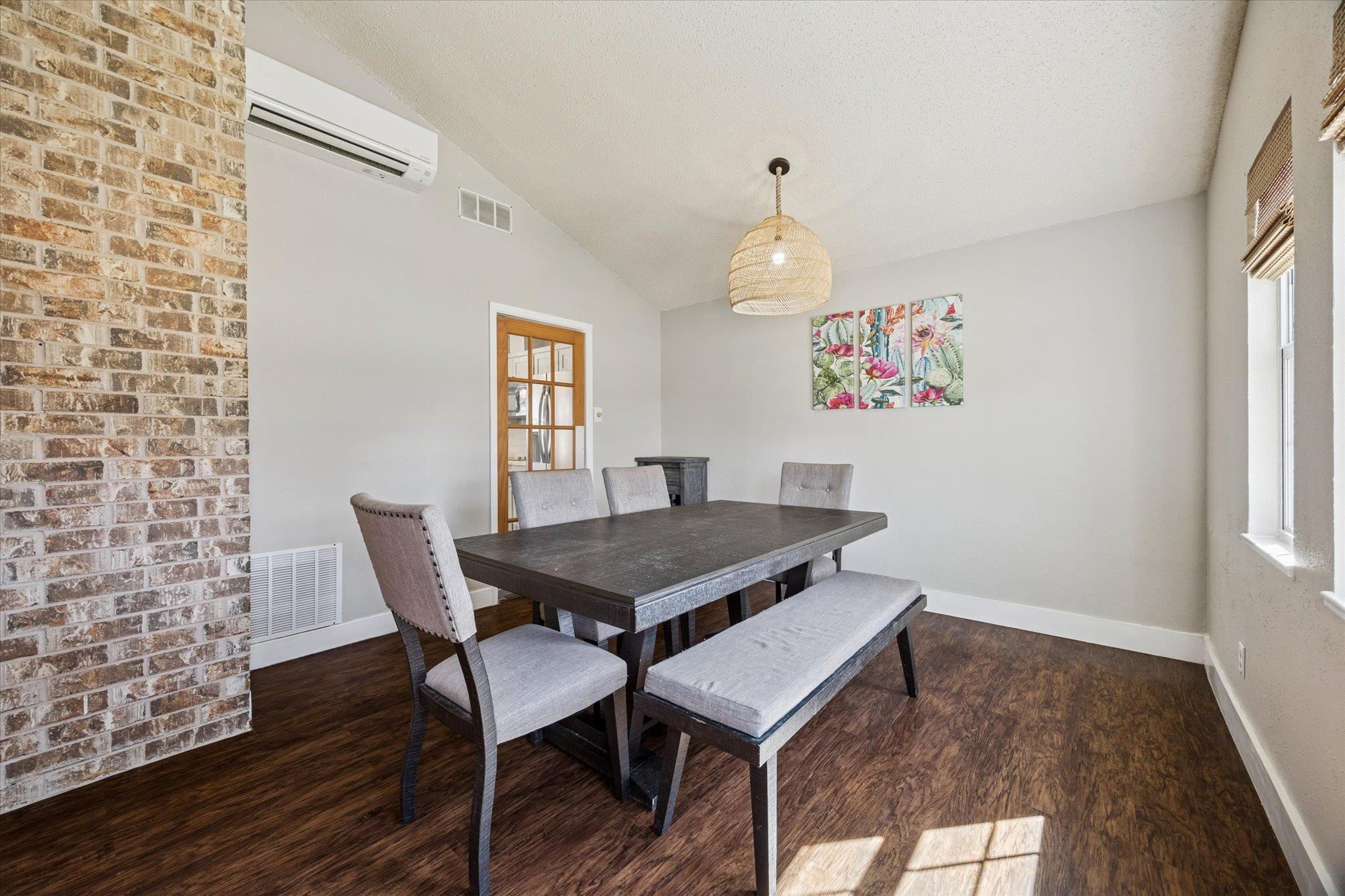 217 W Mockingbird LN