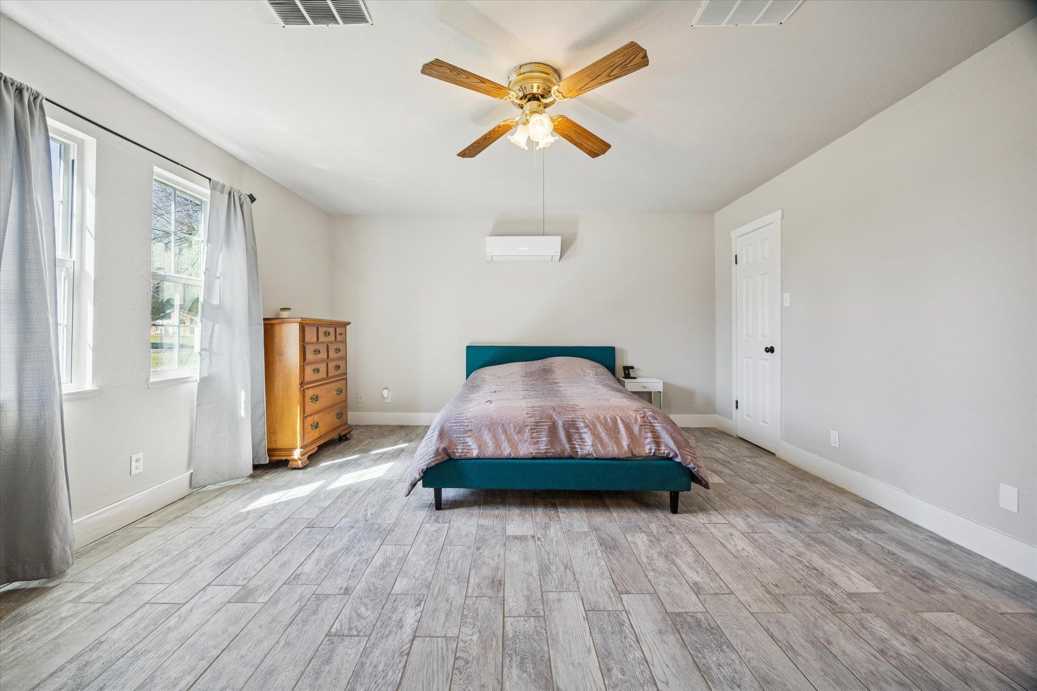 217 W Mockingbird LN