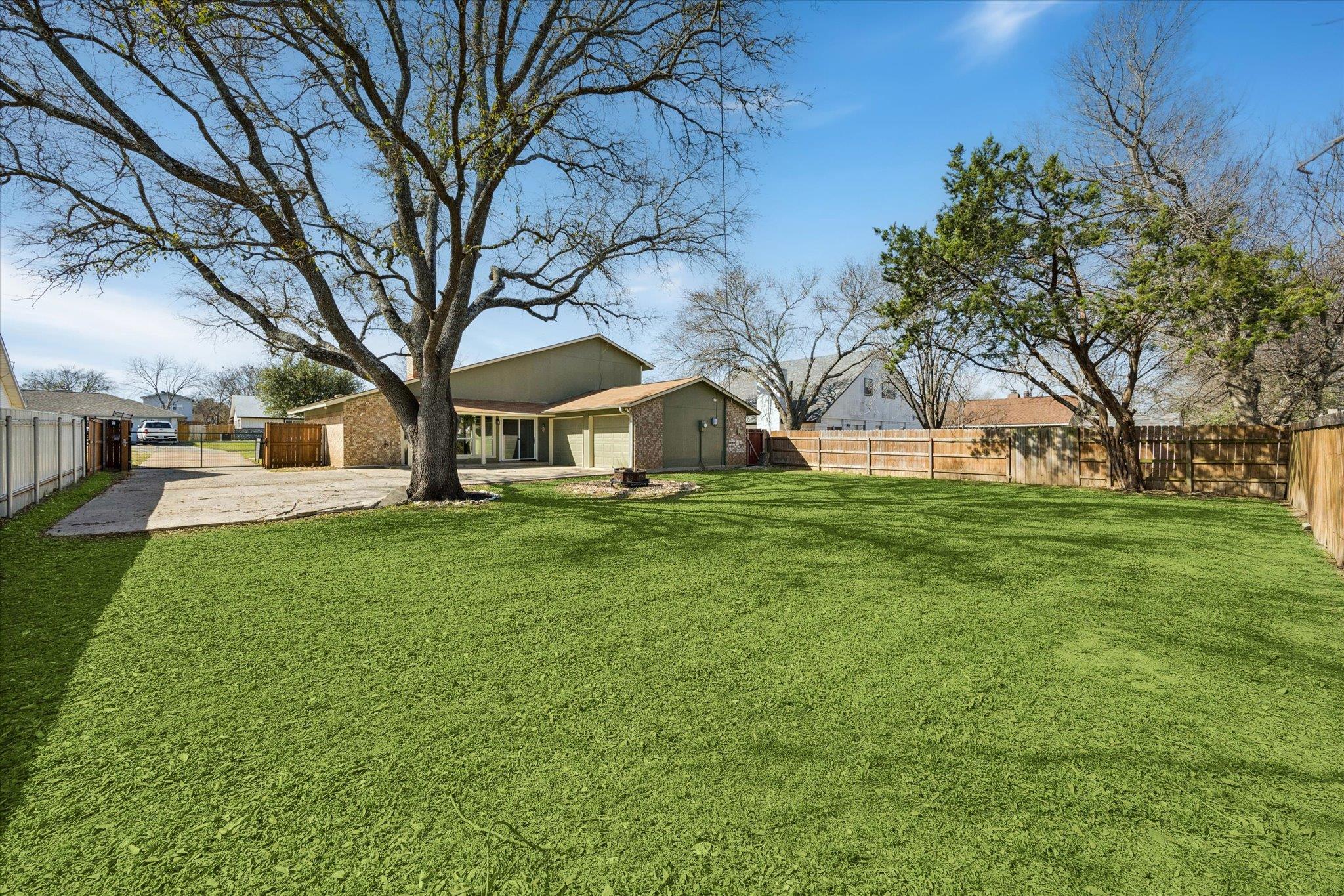 217 W Mockingbird LN