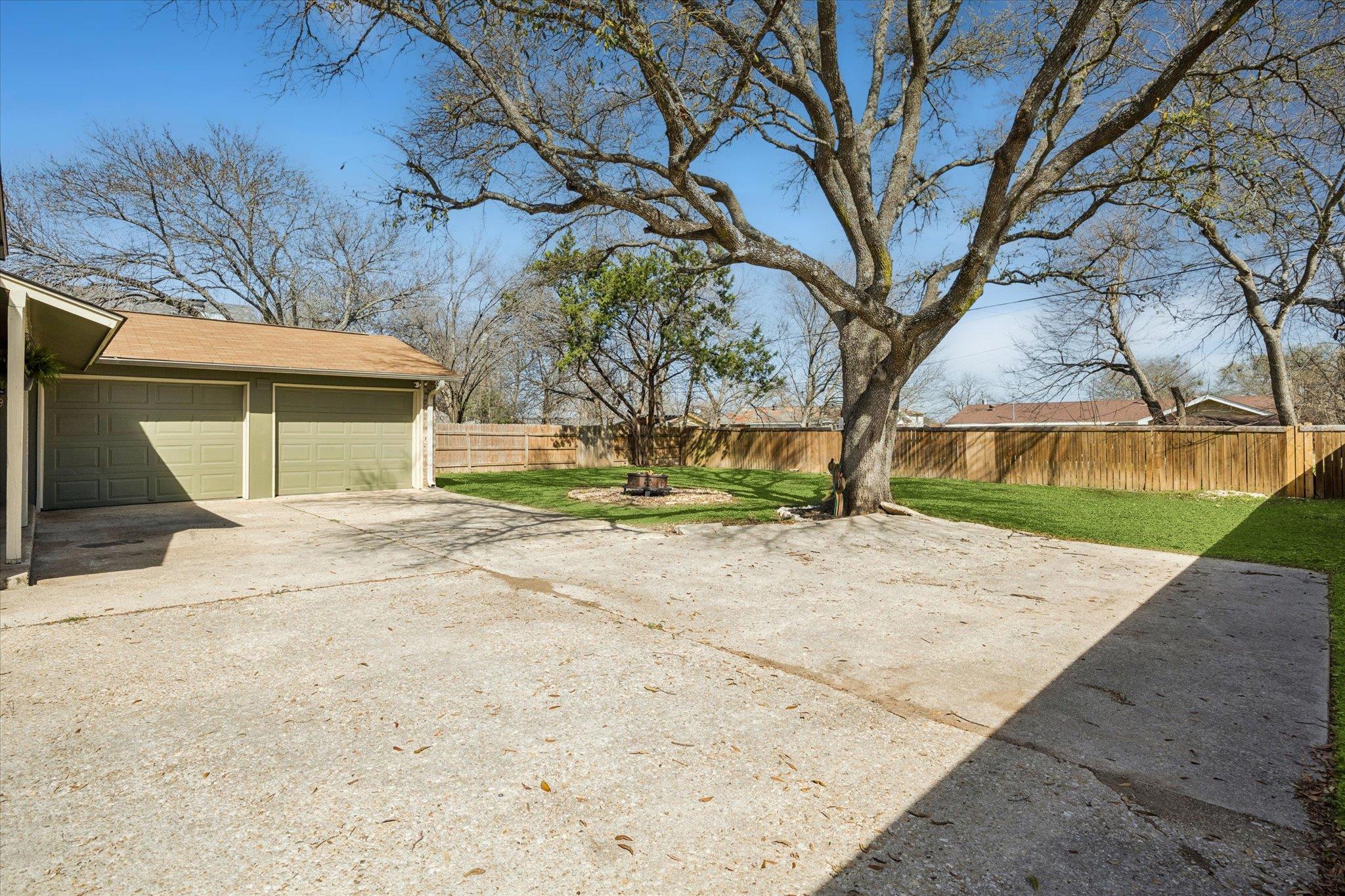 217 W Mockingbird LN