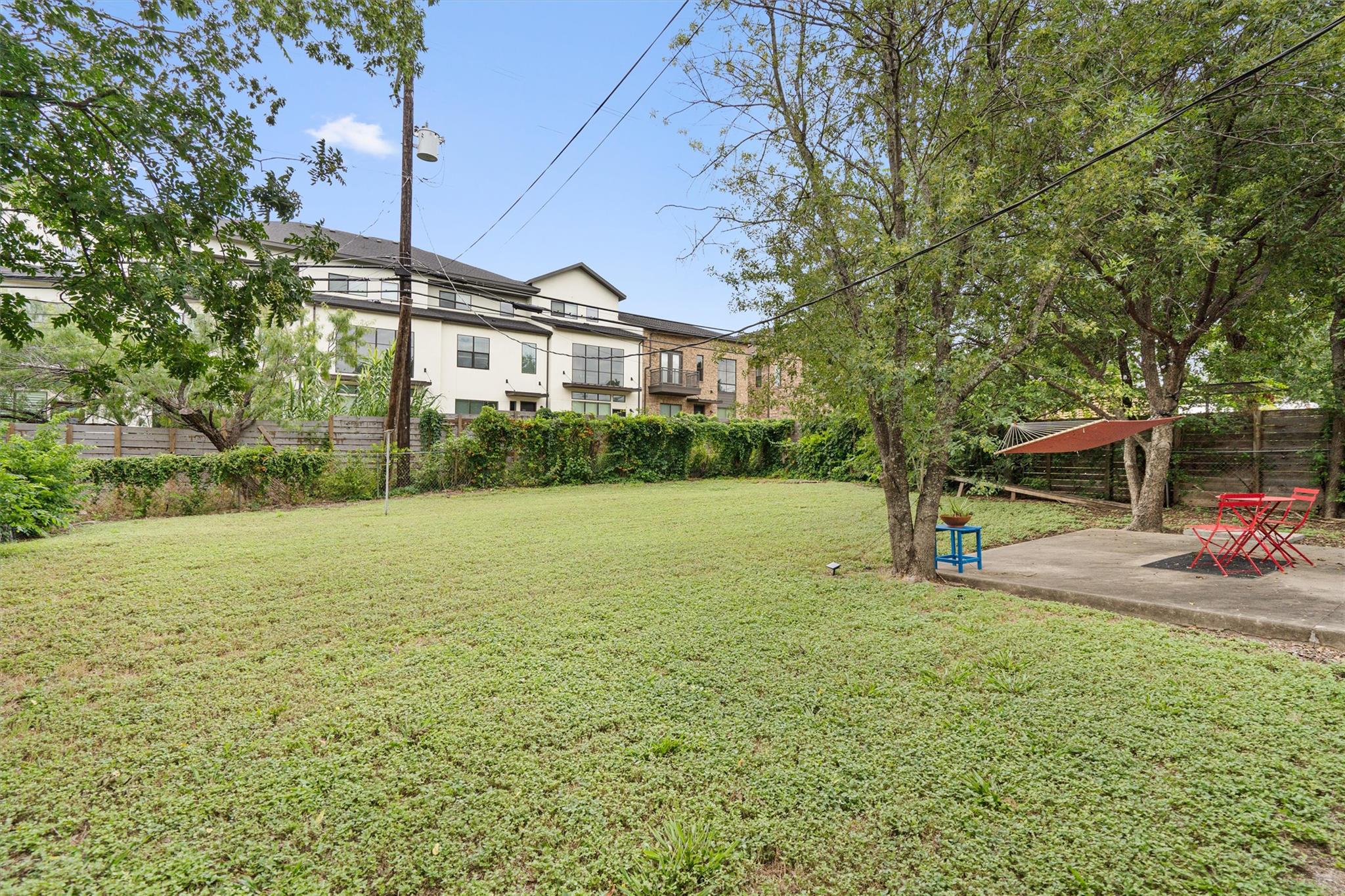 2633 W 45th ST