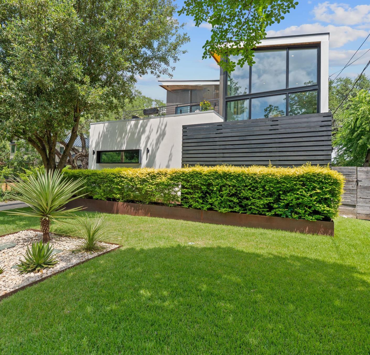1605 Chelsea LN