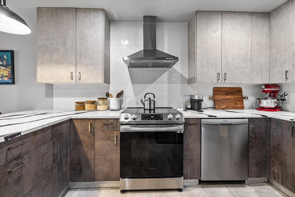 2605 Enfield RD # 209