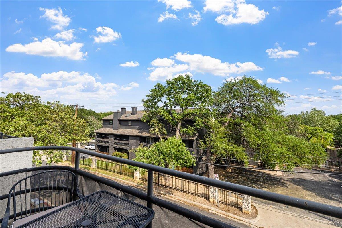 2605 Enfield RD # 209