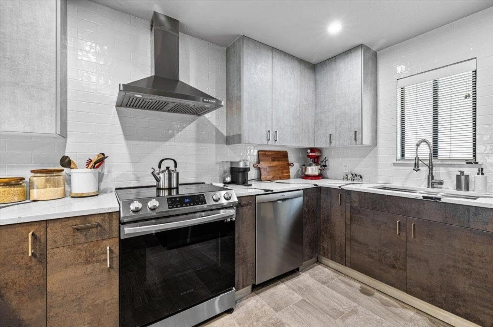 2605 Enfield RD # 209