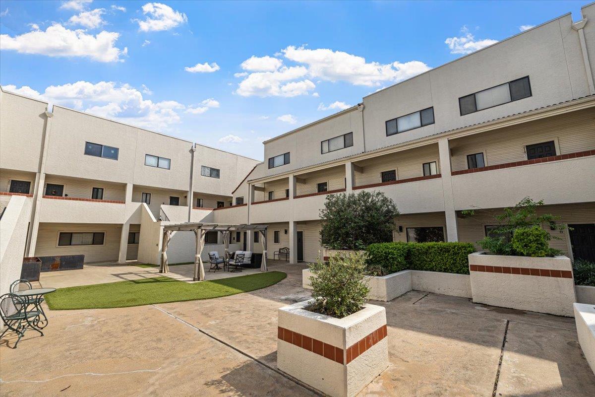 2605 Enfield RD # 209