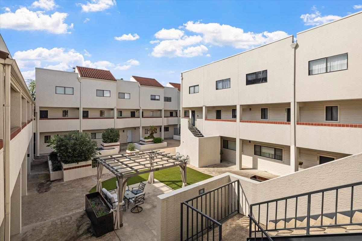 2605 Enfield RD # 209